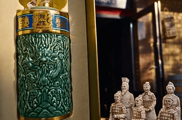 DRAGON & JADE CHINESE BAIJIU 0,5L + OPAKOWANIE WYSOKIEJ JAKOŚCI CHIŃSKA WÓDKA O WIELOWIEKOWEJ TRADYCJI (id: 4516)